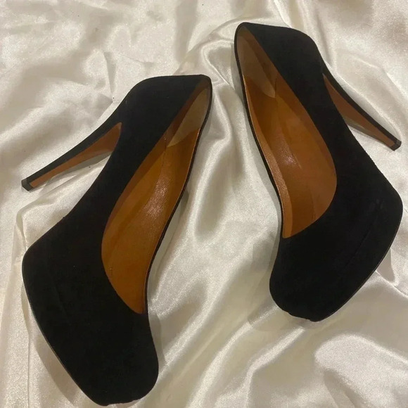 Gucci Black suede Stiletto Heels. - Picture 1 of 5